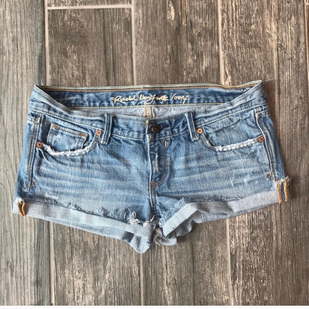 Ruehl No. 925 low rise denim shorts size 27